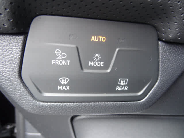 Used 2025 Volkswagen Atlas SE AWD/4WD image 13