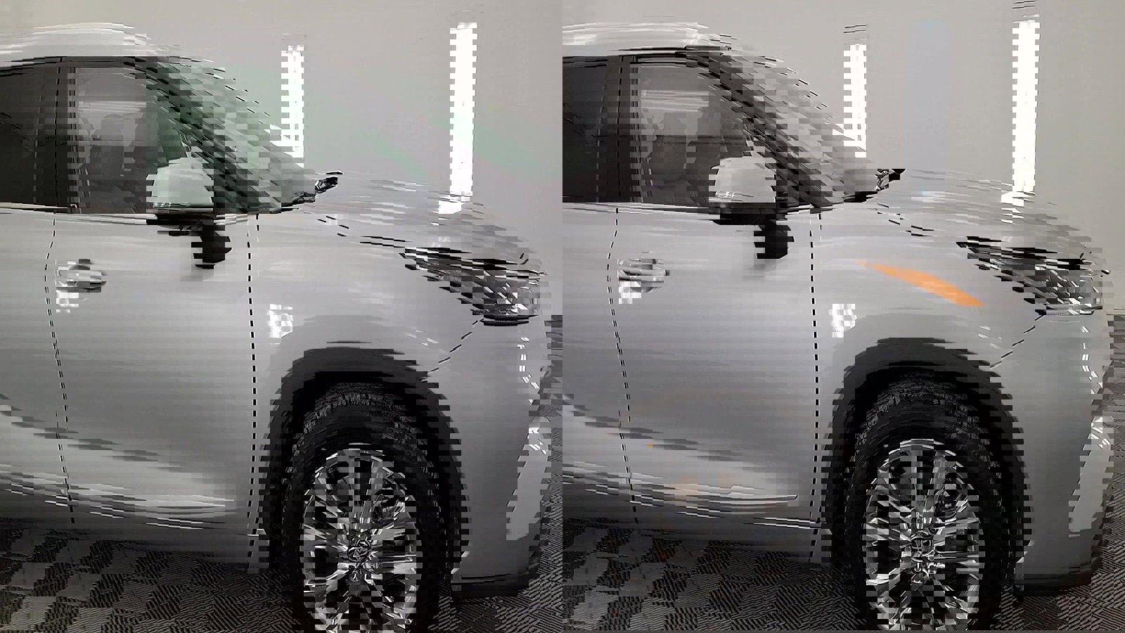 Used 2023 Toyota Highlander Limited image 6