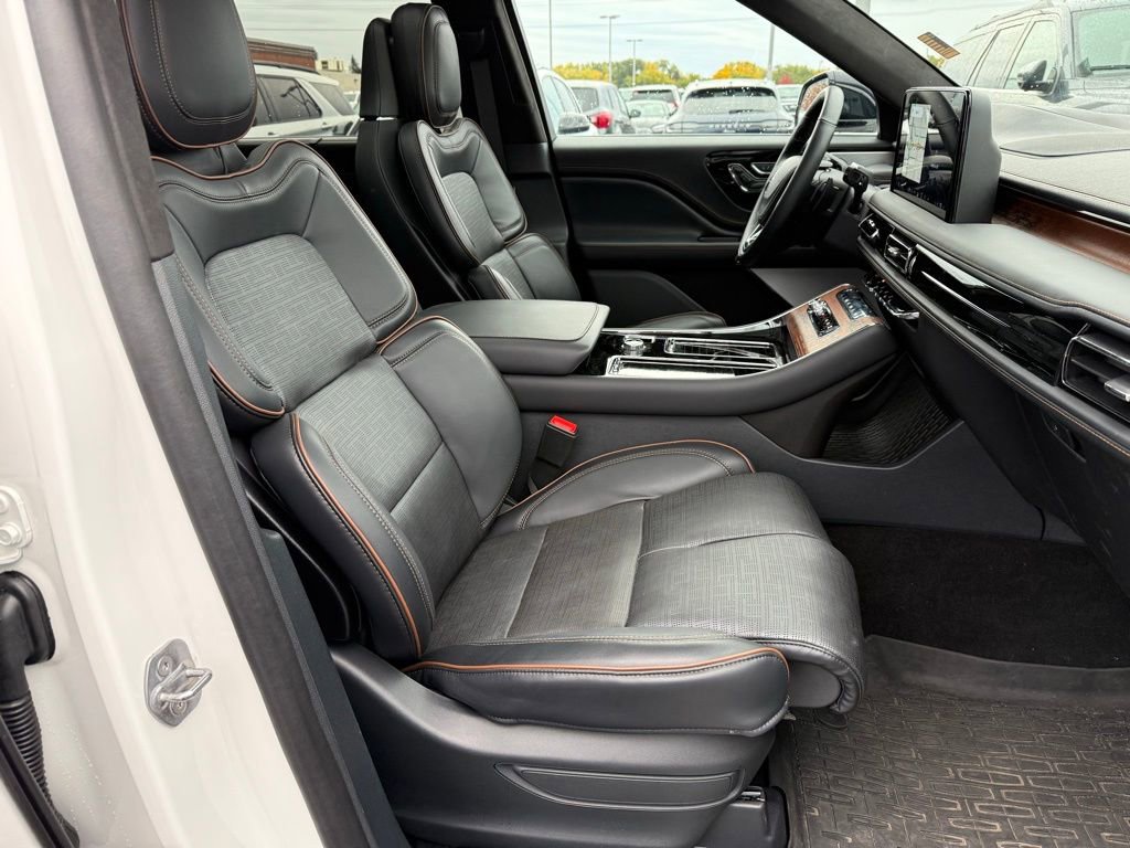 New 2025 Lincoln Aviator Black Label AWD/4WD image 28