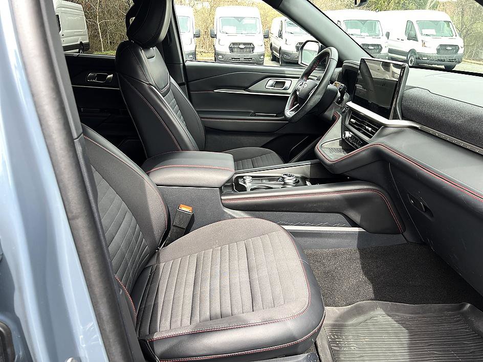 Used 2025 Ford Explorer ST-Line w/ Premium Package image 19