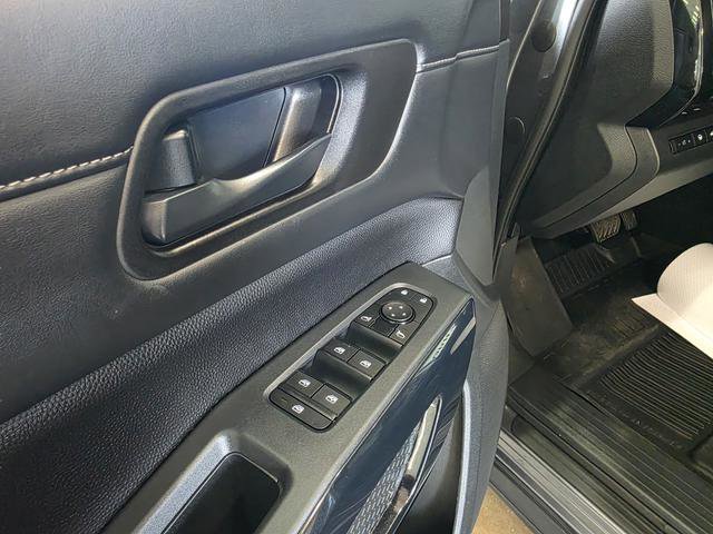 Used 2025 Nissan Pathfinder SV AWD/4WD image 11