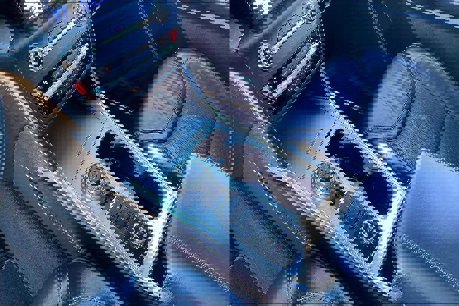 Used 2020 Ford Explorer Platinum w/ Premium Technology Package image 29