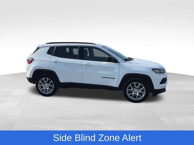 Used 2022 Jeep Compass Latitude image 12