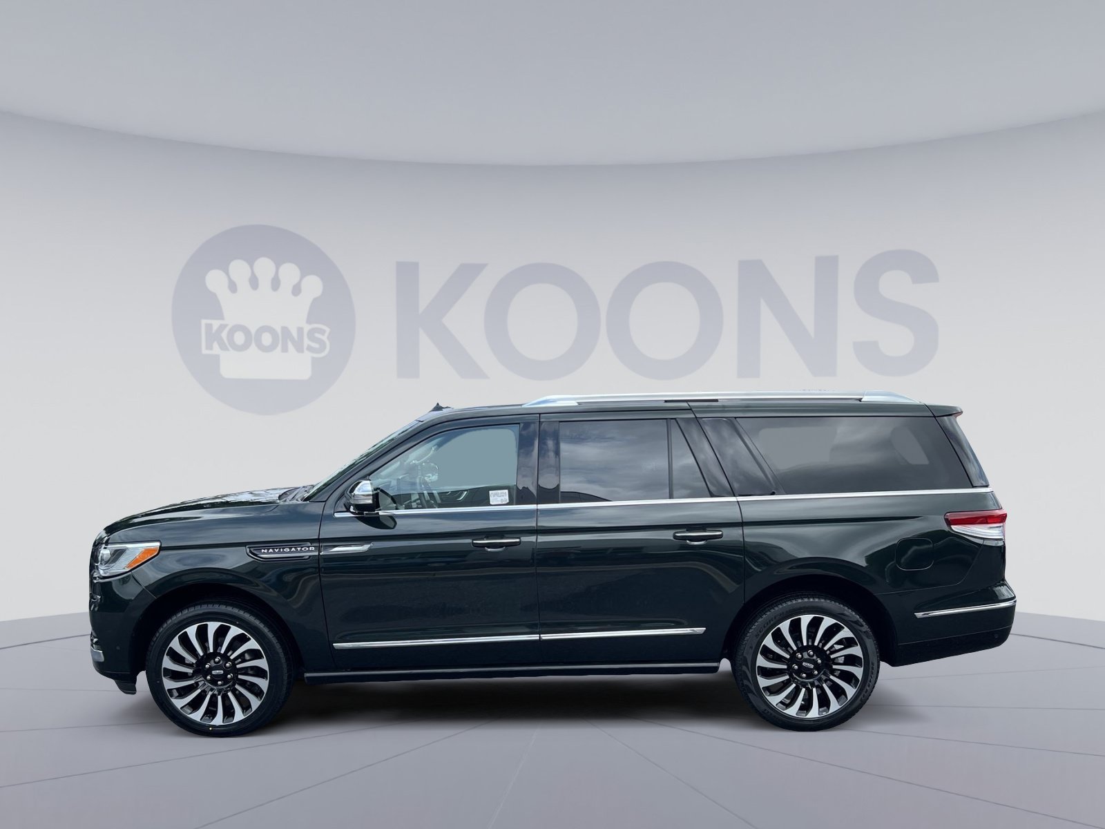 Used 2024 Lincoln Navigator L Black Label AWD/4WD image 2