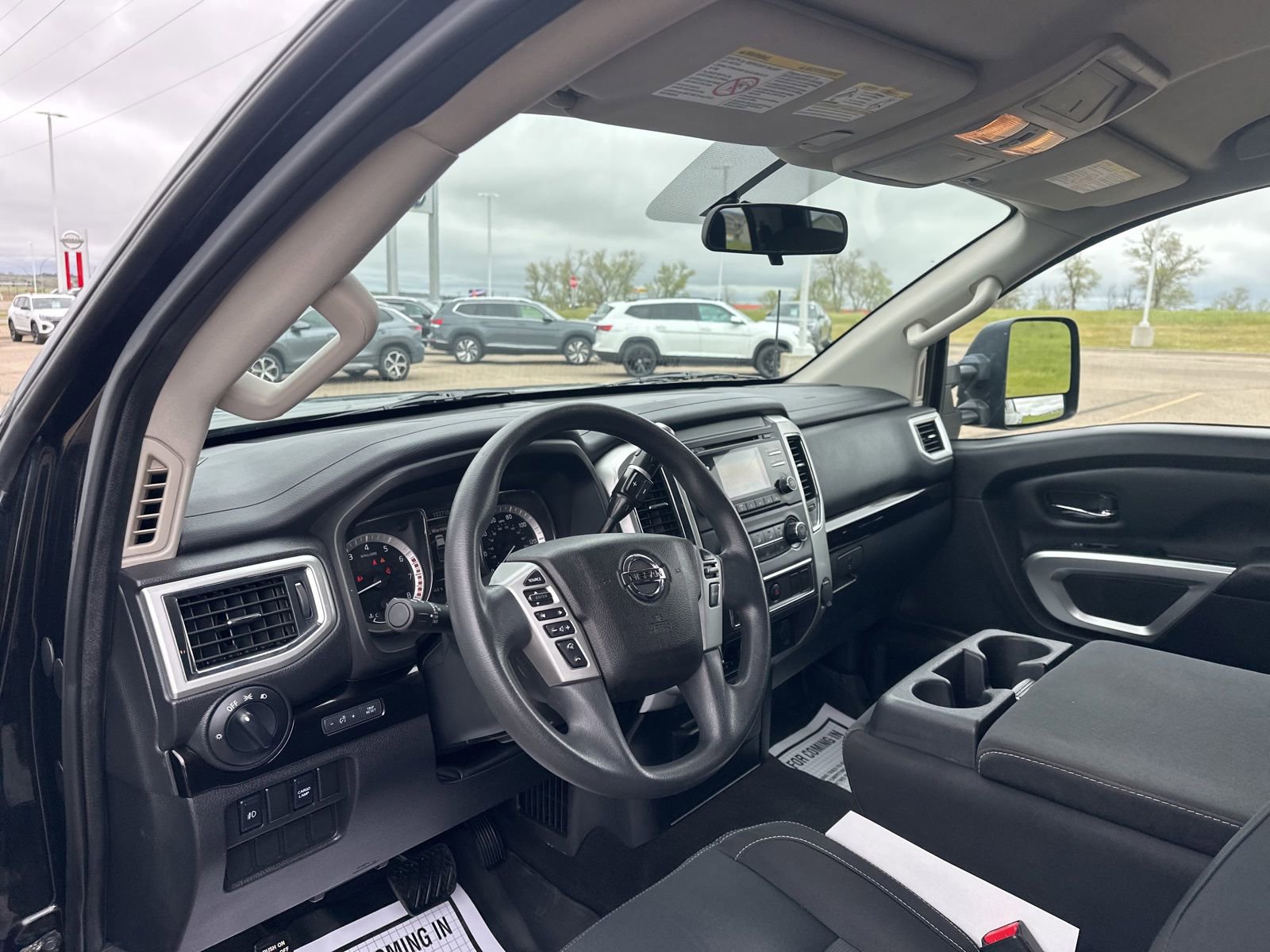 Used 2017 Nissan Titan SV AWD/4WD image 15
