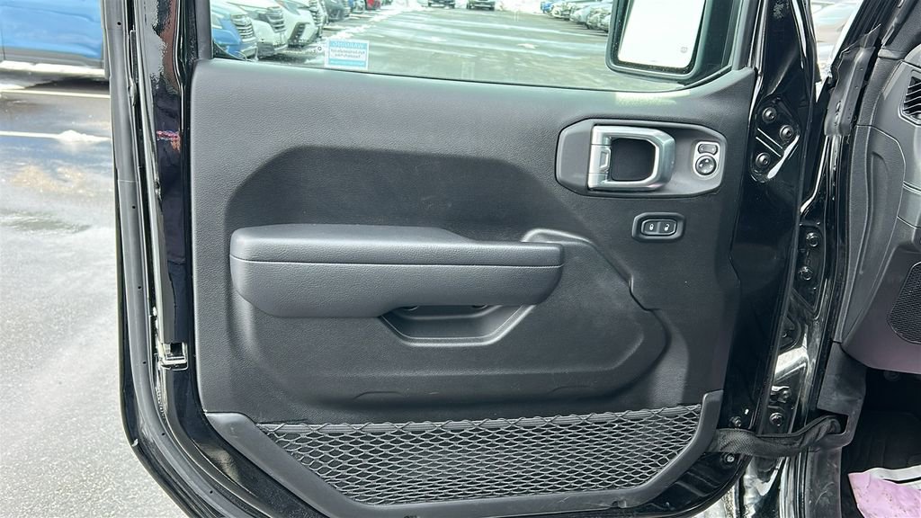 Used 2024 Jeep Gladiator Mojave w/ Technology Group image 10