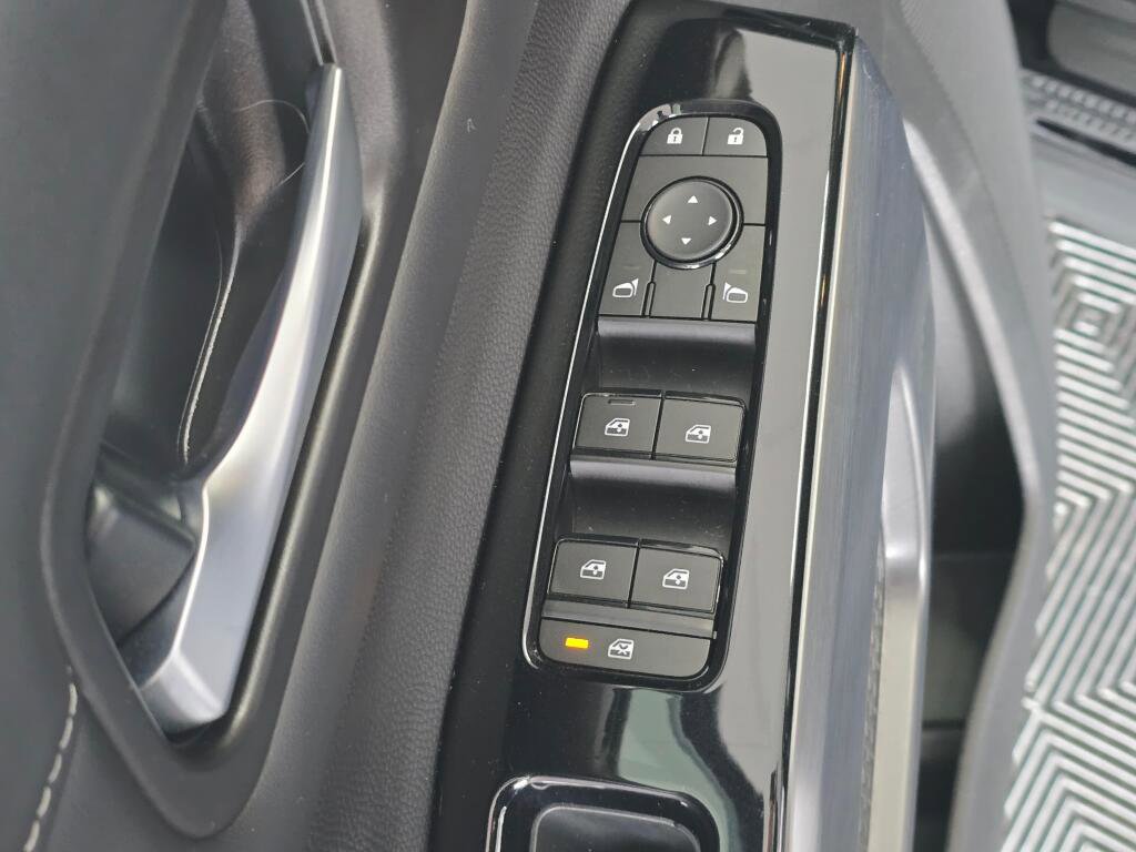 Used 2025 Nissan Pathfinder SL image 20