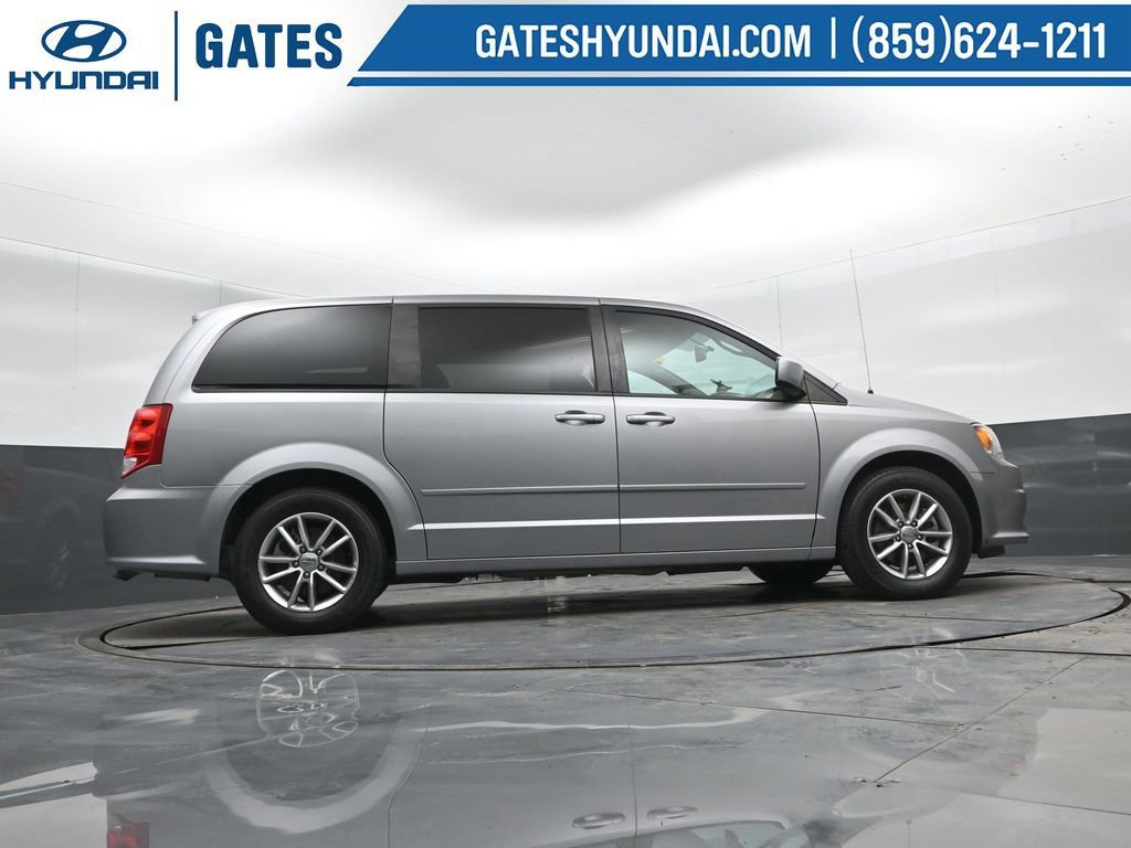 Used 2016 Dodge Grand Caravan SE image 41