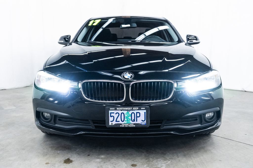 Used 2017 BMW 320i Sedan RWD image 2