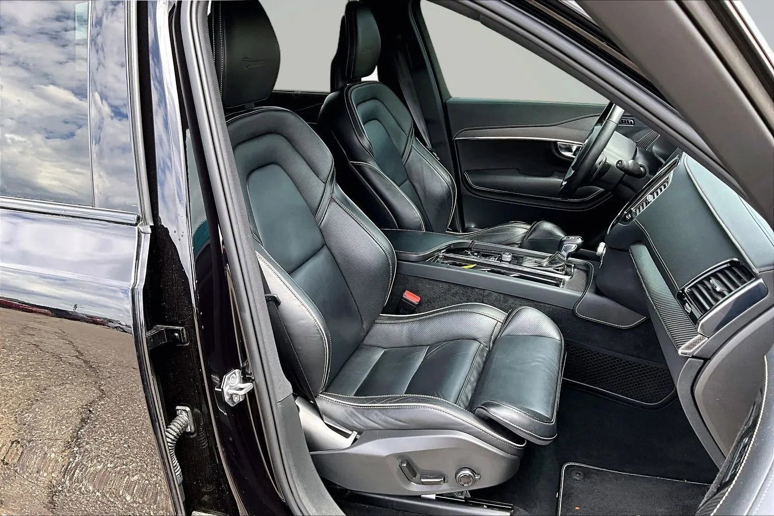 Used 2020 Volvo XC90 T6 R-Design AWD/4WD image 28