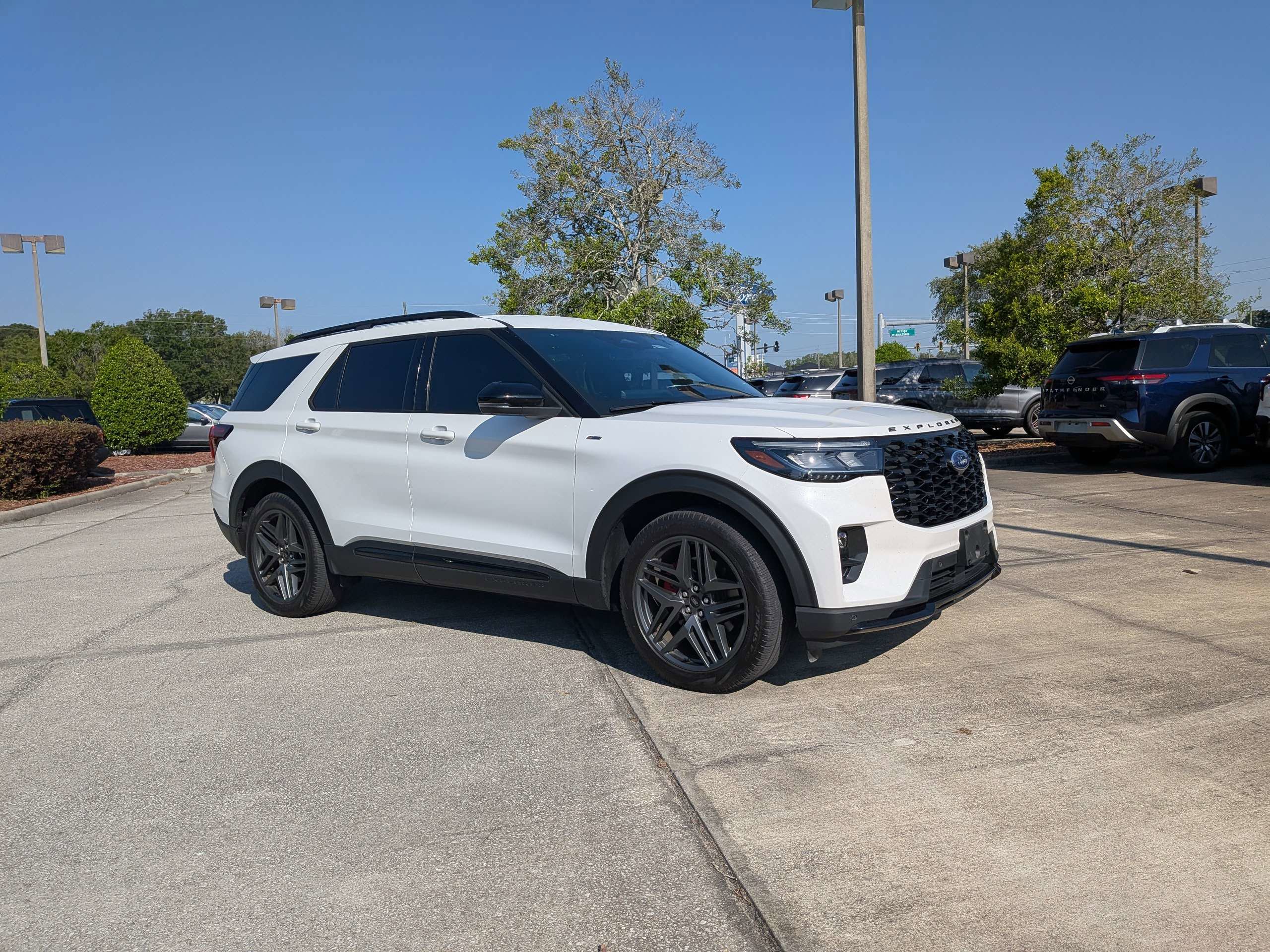 Used 2025 Ford Explorer ST-Line w/ Premium Package RWD image 2