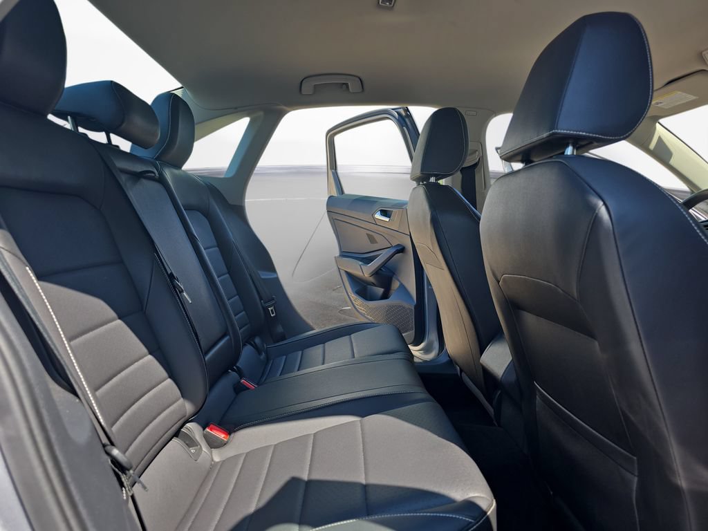 Used 2024 Volkswagen Jetta SE FWD image 11