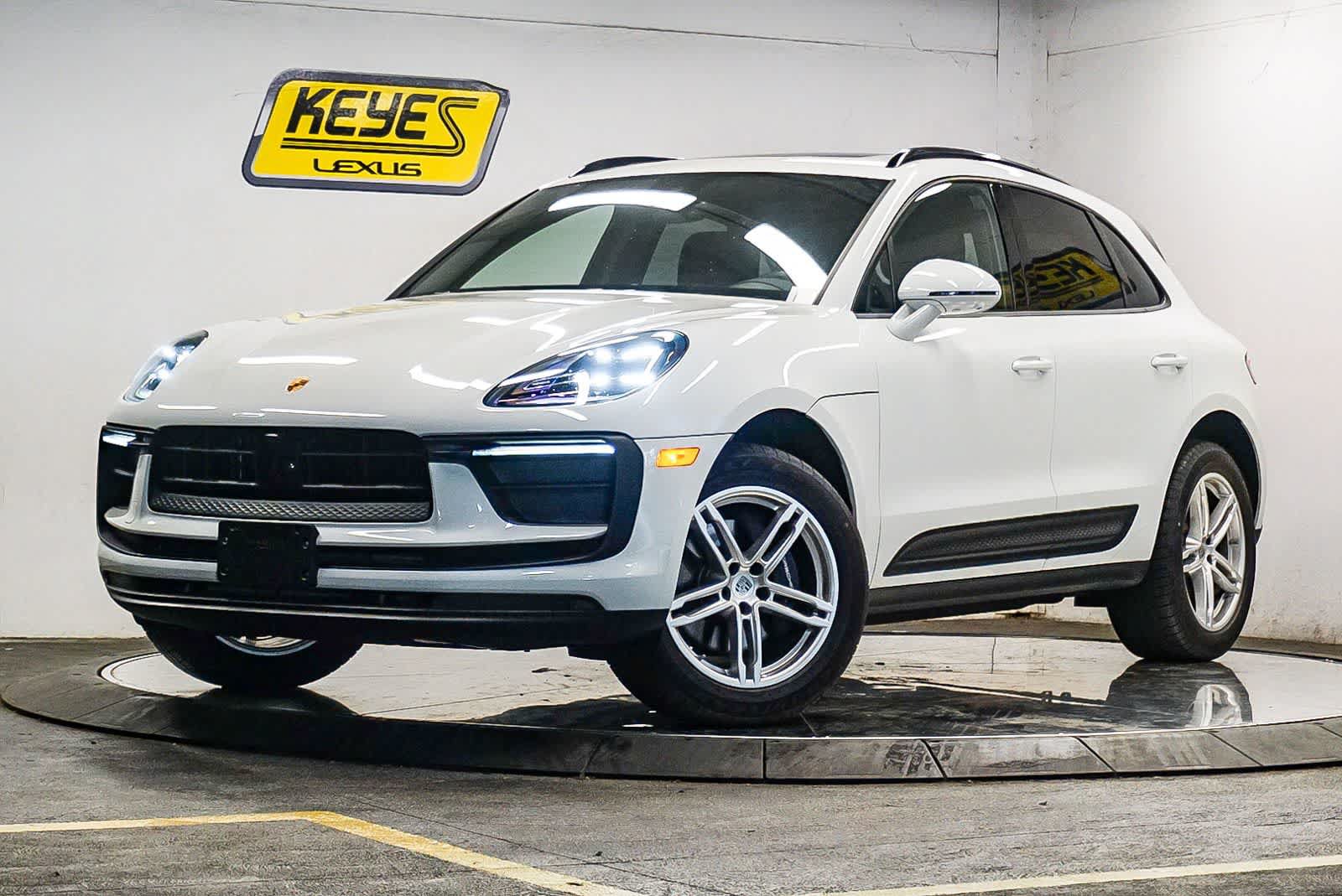 Certified 2025 Porsche Macan AWD/4WD image 1