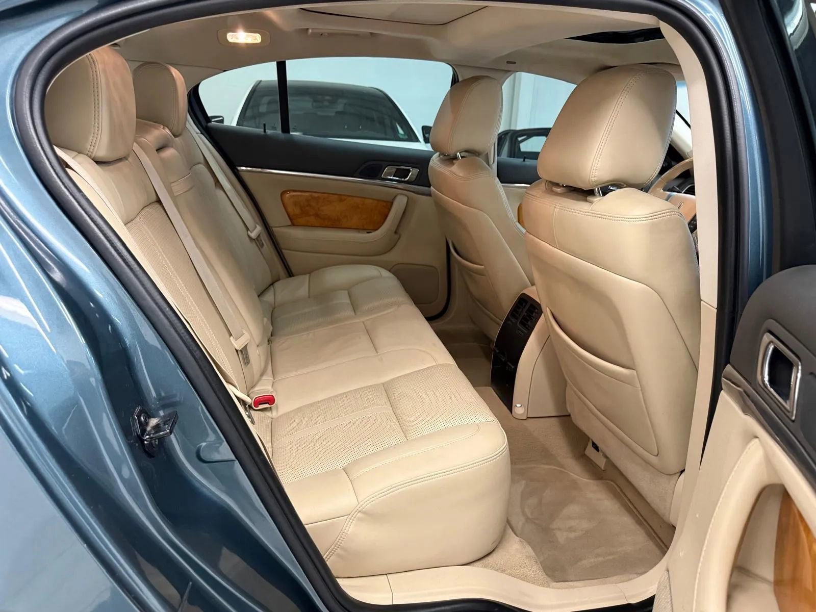 Used 2010 Lincoln MKS image 18