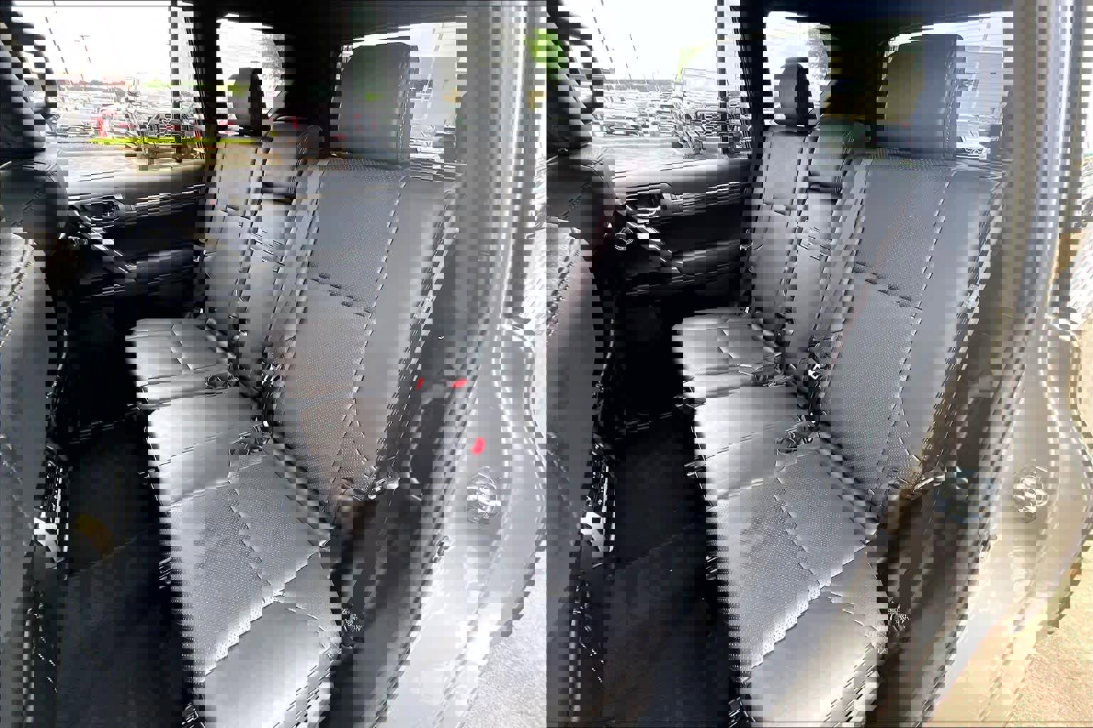 Used 2023 Lexus GX 460 Luxury w/ Accessory Package AWD/4WD image 18