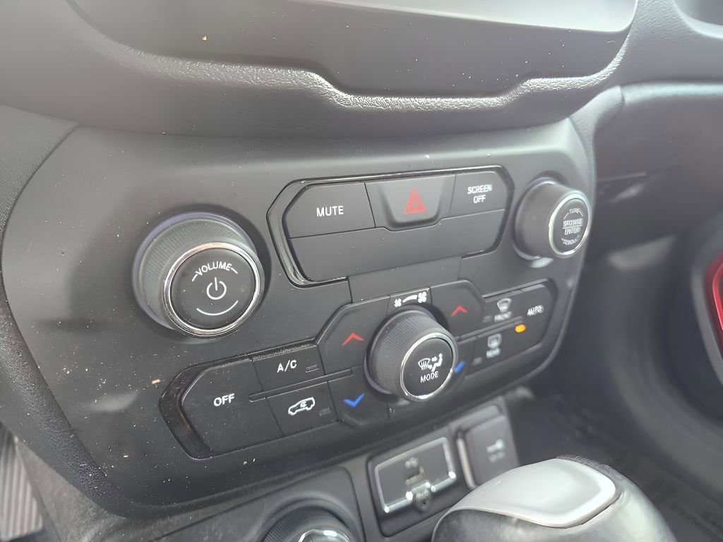 Used 2020 Jeep Renegade Trailhawk w/ Premium Leather Group image 21