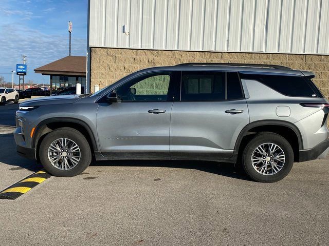 Used 2025 Chevrolet Traverse LT image 8