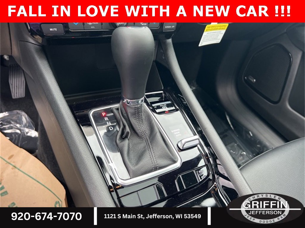 New 2025 Jeep Compass Latitude w/ Sun & Sound Group image 22