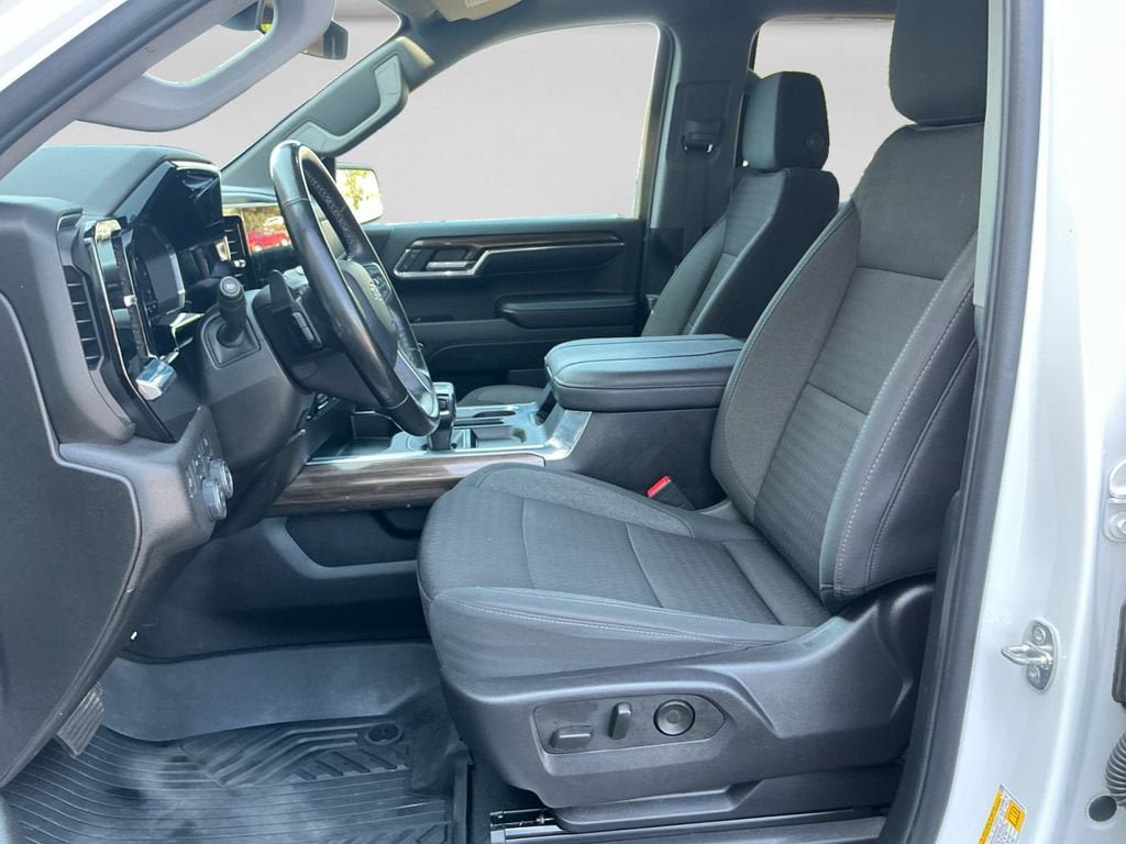 Used 2024 Chevrolet Silverado 1500 RST AWD/4WD image 10