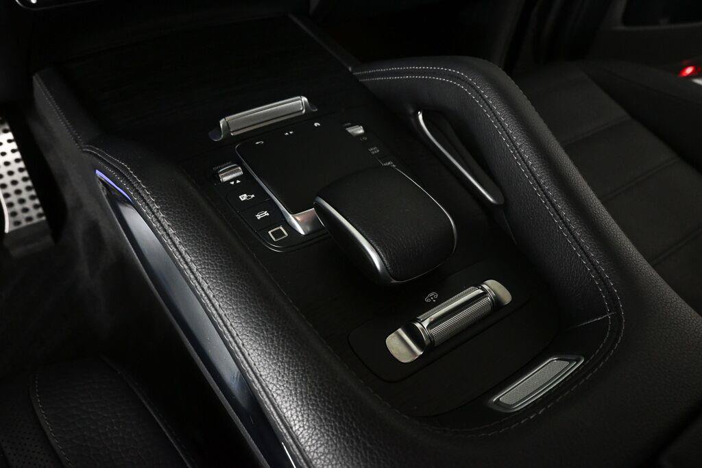 Used 2025 Mercedes-Benz GLS 580 4MATIC image 15
