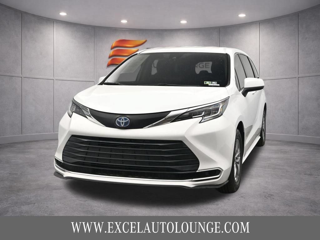 Used 2022 Toyota Sienna LE FWD image 12