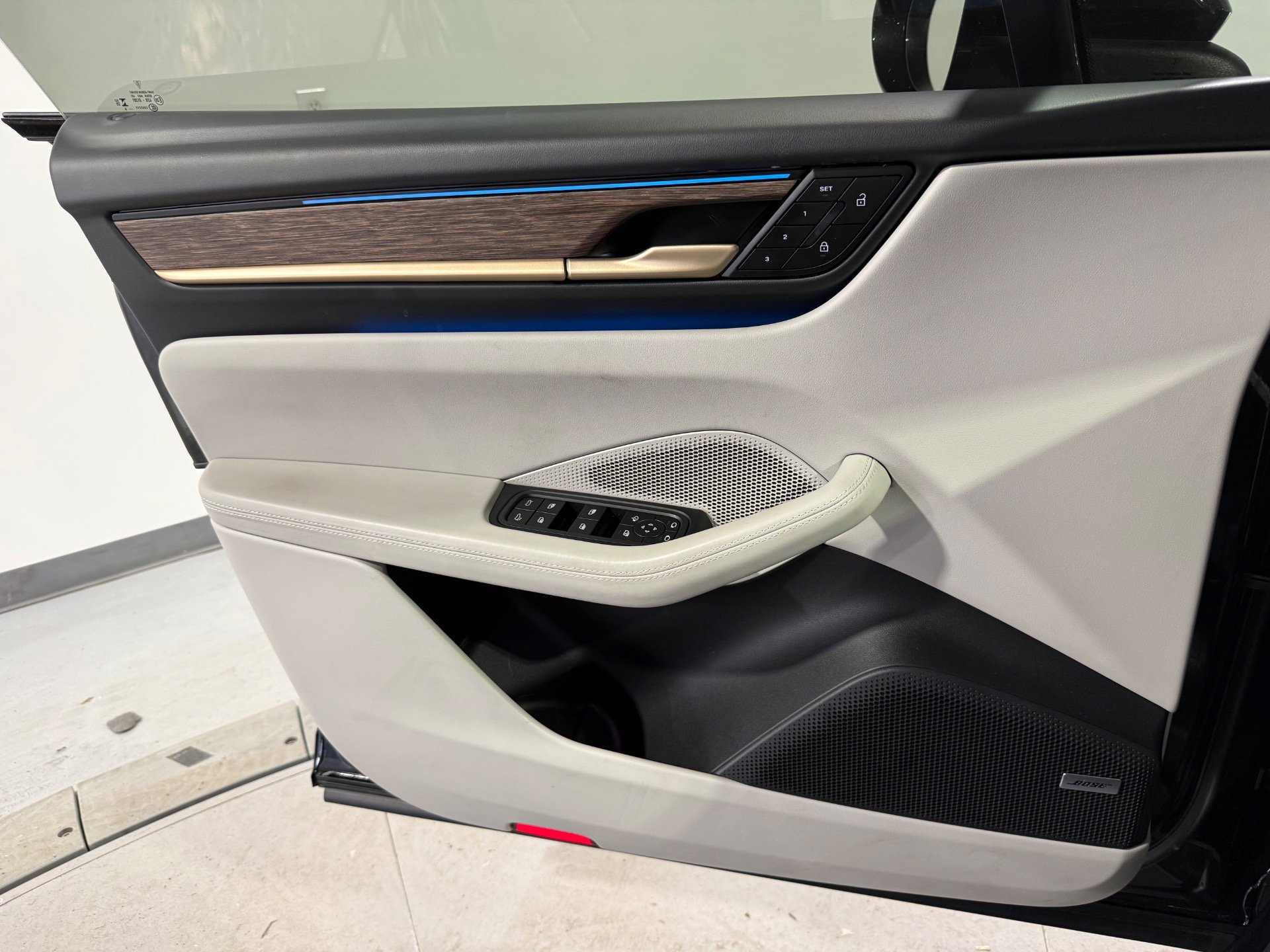 Used 2024 Porsche Macan 4 Electric w/ Premium Package image 78