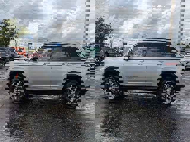 New 2025 Jeep Grand Cherokee Limited w/ Luxury Tech Group II image 7