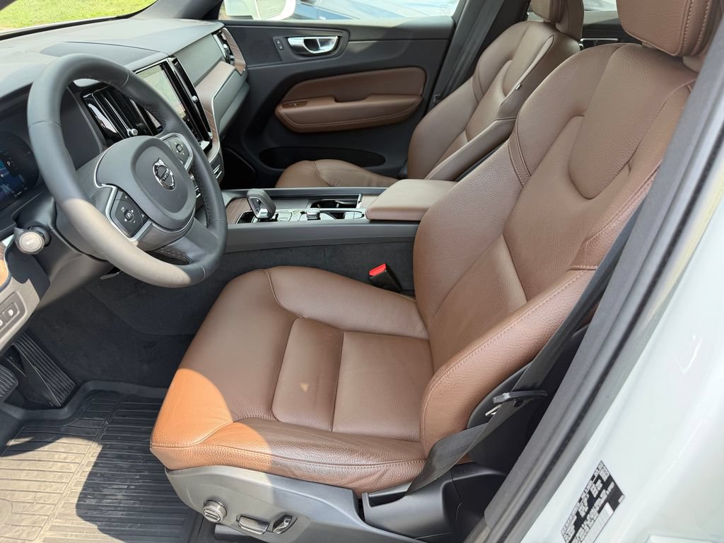 Used 2022 Volvo XC60 T8 Inscription Expression w/ Climate Package AWD/4WD image 3