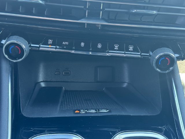 Used 2025 Chevrolet Traverse LT w/ LPO, Floor Liner Package AWD/4WD image 38