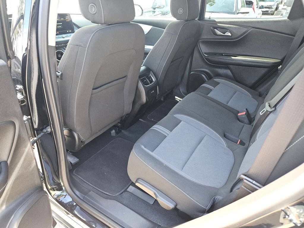 Used 2025 Chevrolet Blazer LT FWD image 28