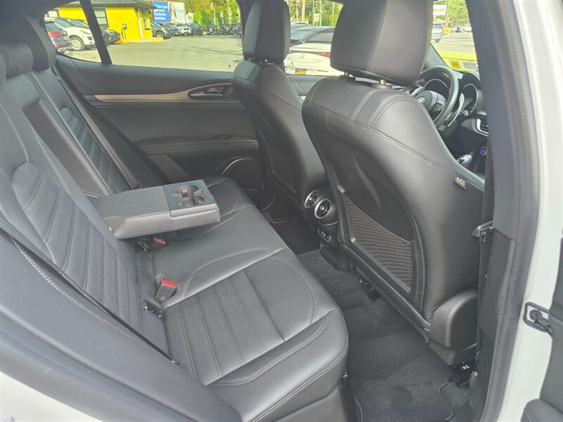 Used 2023 Alfa Romeo Stelvio Veloce AWD/4WD image 16