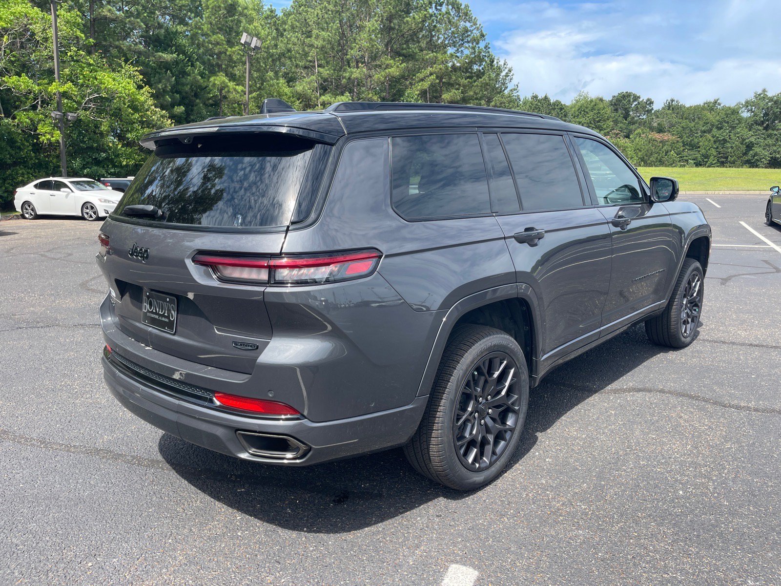 Used 2024 Jeep Grand Cherokee L Summit w/ Advanced Protech Group IV AWD/4WD image 16