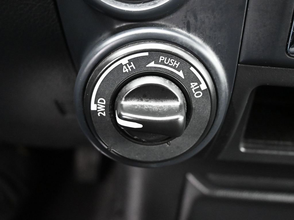 Used 2023 Nissan Titan SV image 25