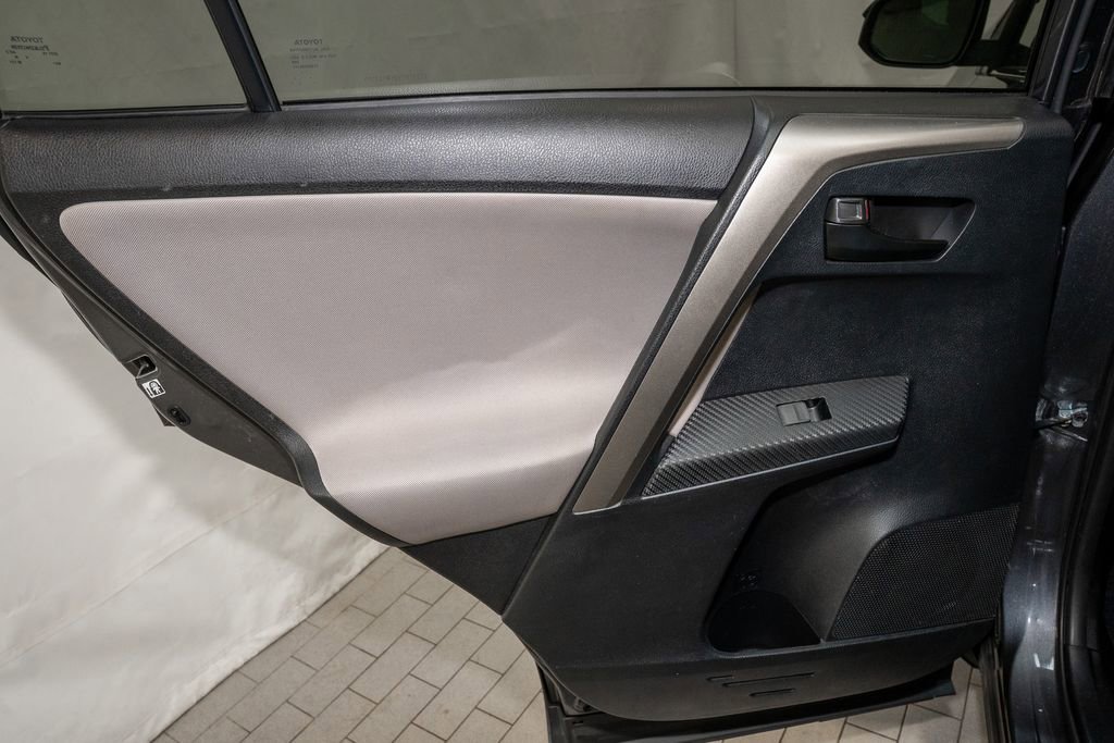 Used 2015 Toyota RAV4 LE image 8