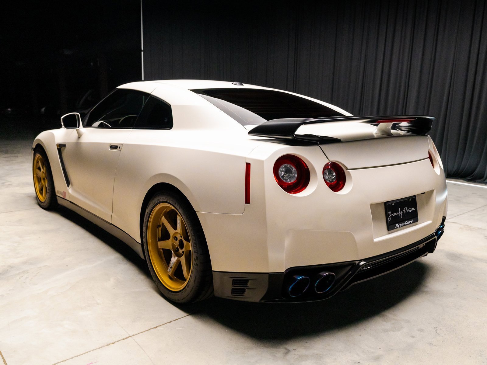 Used 2015 Nissan GT-R Premium image 34