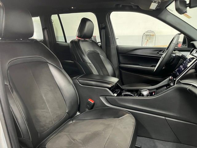 Used 2023 Jeep Grand Cherokee Altitude image 23