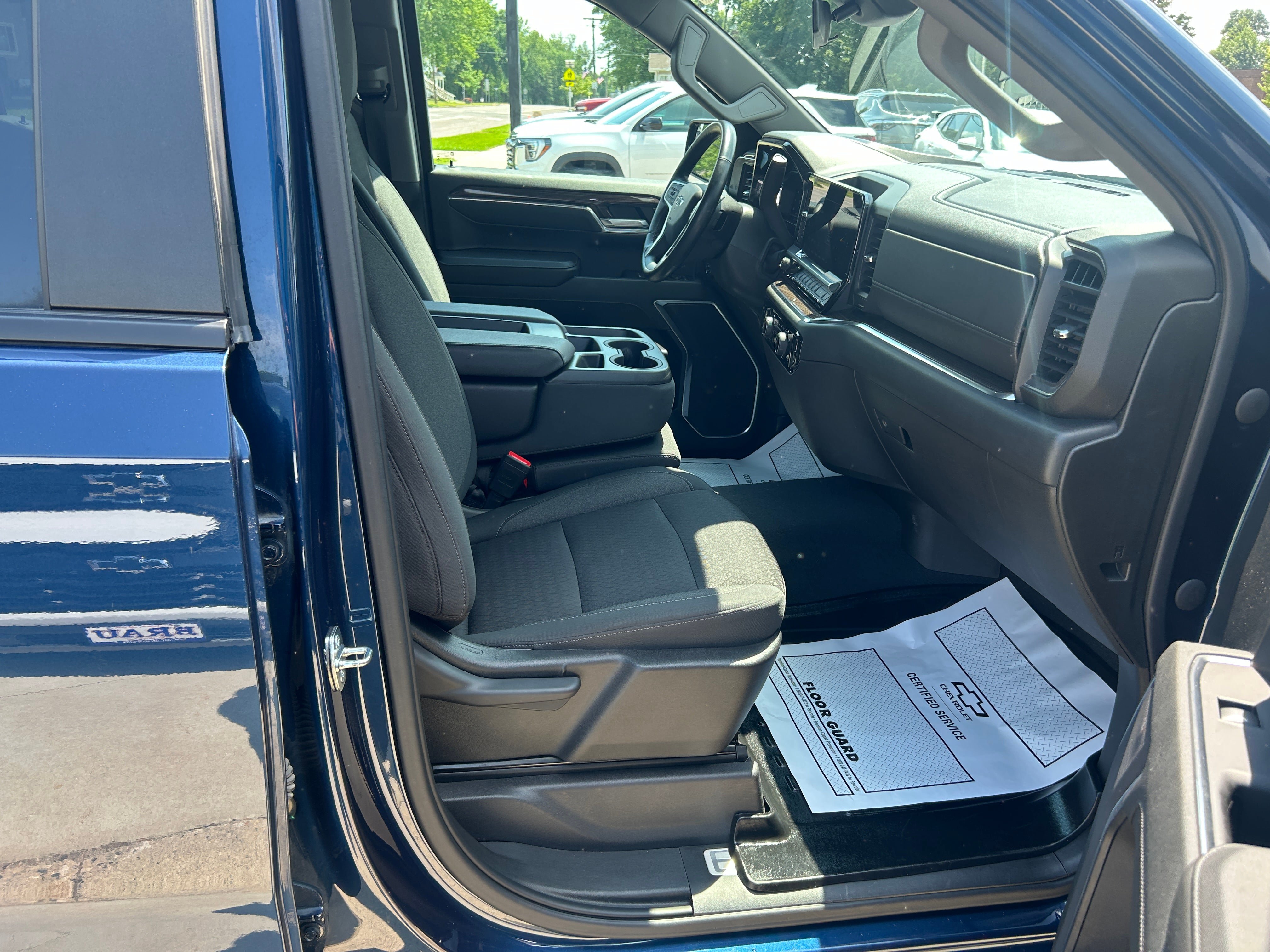 Used 2023 Chevrolet Silverado 1500 RST AWD/4WD image 28