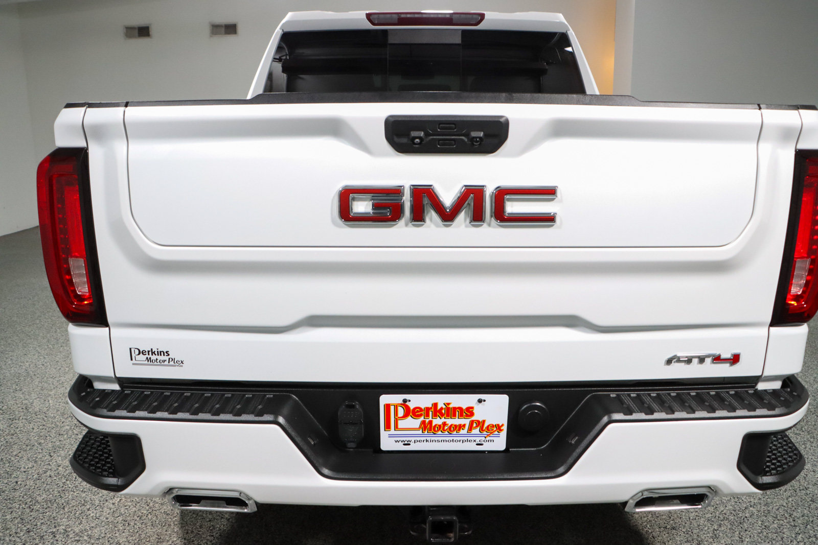 Used 2022 GMC Sierra 1500 AT4 w/ AT4 Preferred Package AWD/4WD image 9