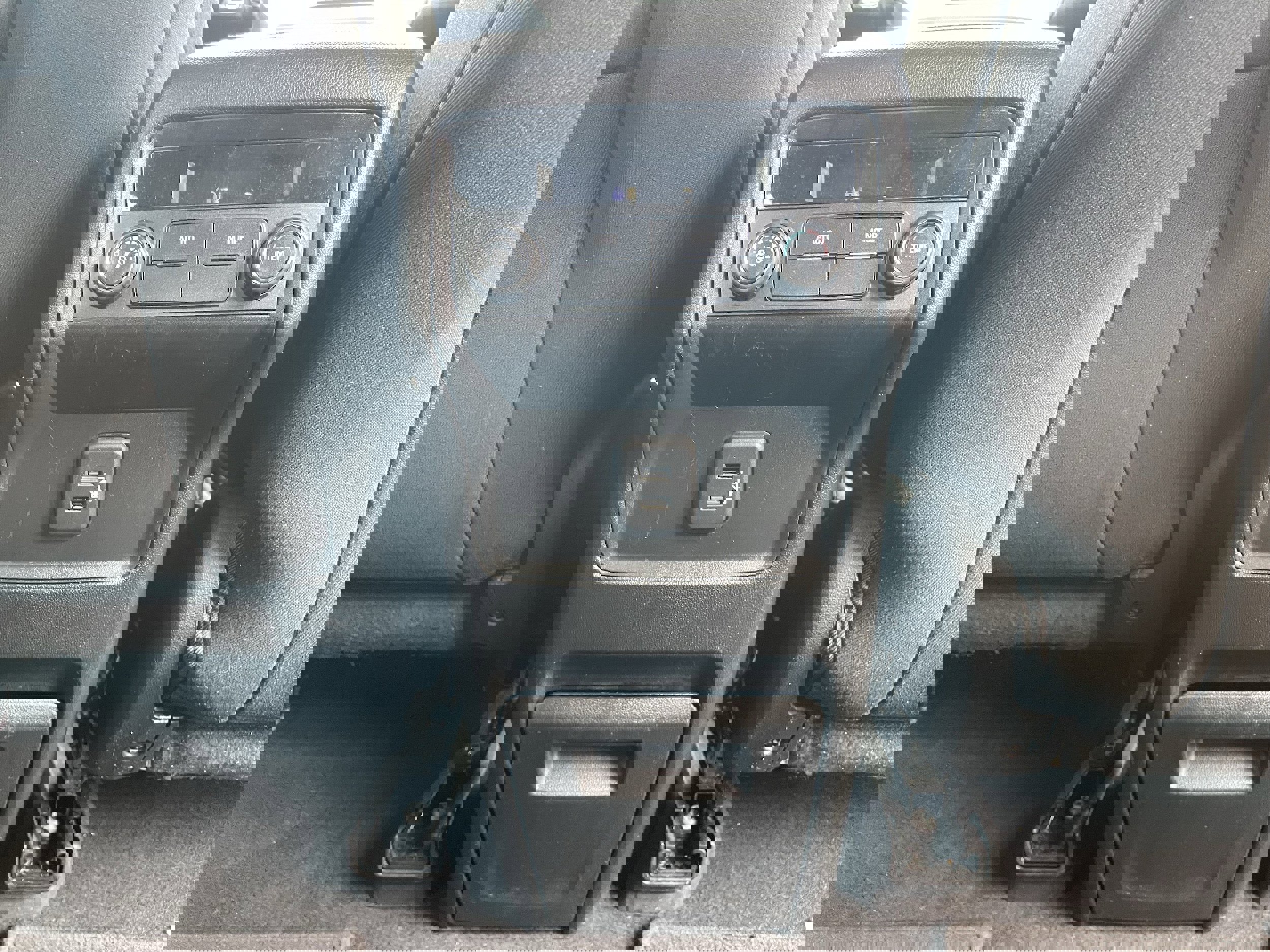 Used 2019 GMC Acadia SLE image 31