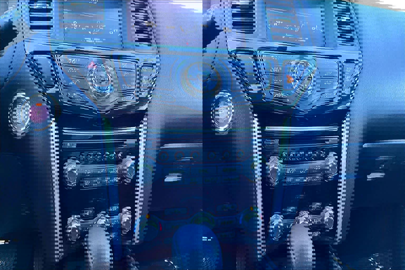 Used 2018 Nissan Pathfinder SV image 33