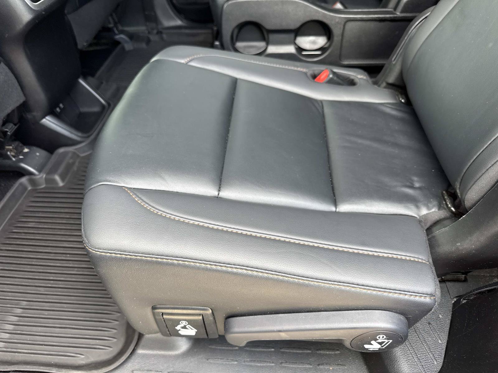 Used 2019 Toyota Highlander XLE AWD/4WD image 11