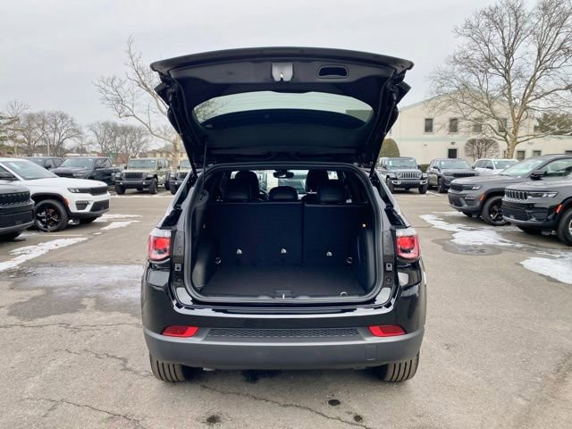 New 2026 Jeep Compass Latitude w/ Sun and Sound Group image 9