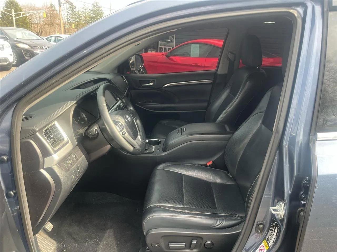 Used 2015 Toyota Highlander Limited image 10
