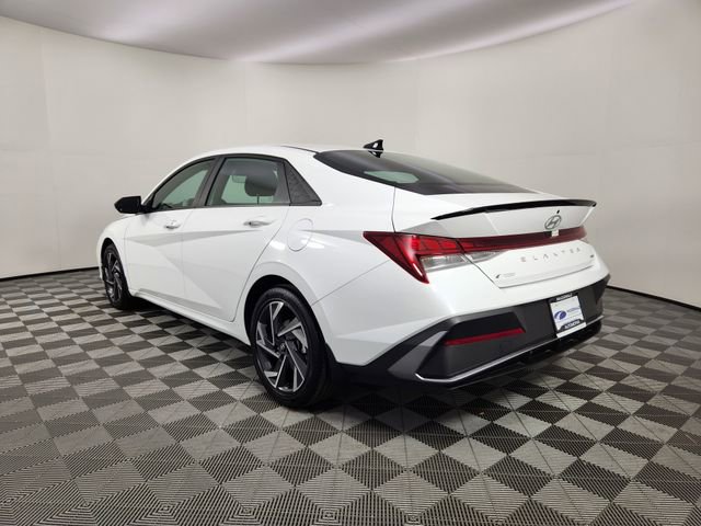 Certified 2025 Hyundai Elantra SEL image 3