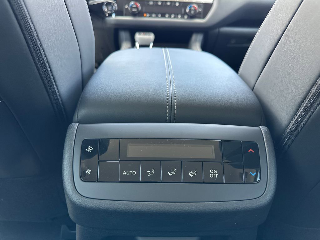 New 2026 Nissan Pathfinder SL image 15