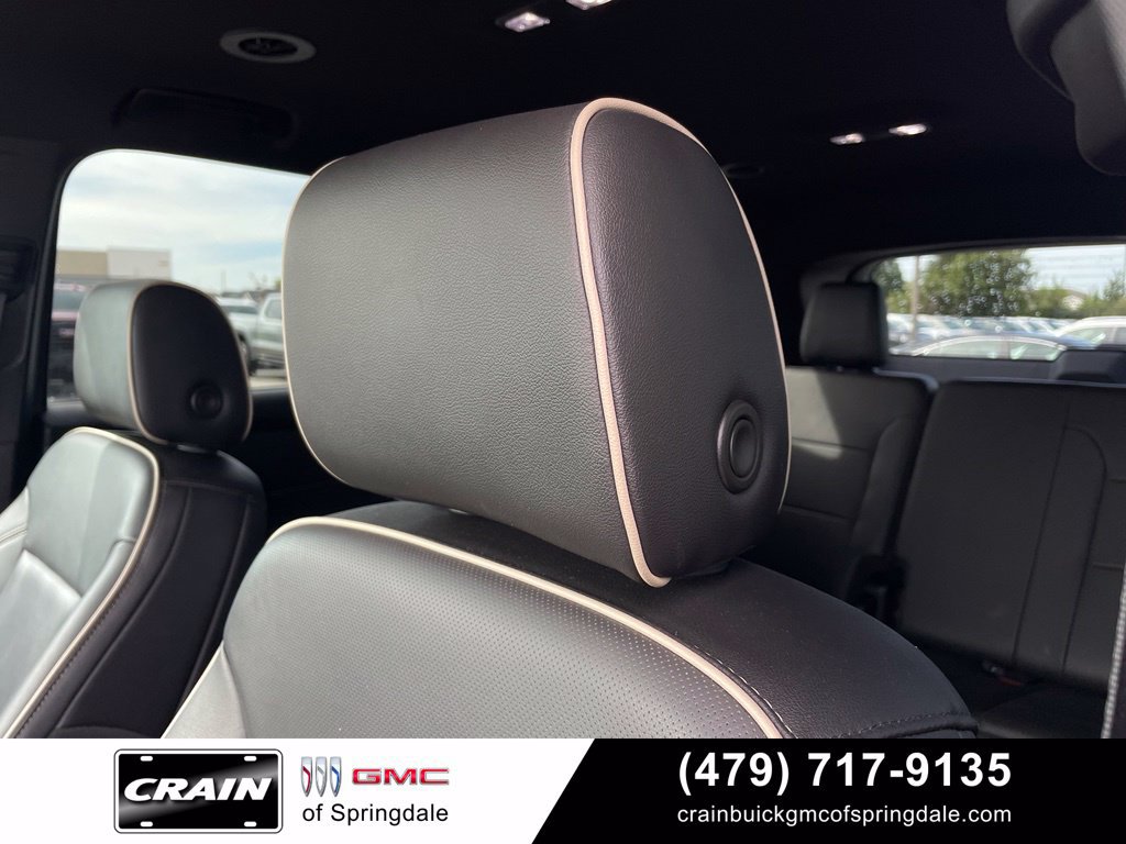 Used 2023 Chevrolet Traverse Premier AWD/4WD image 22