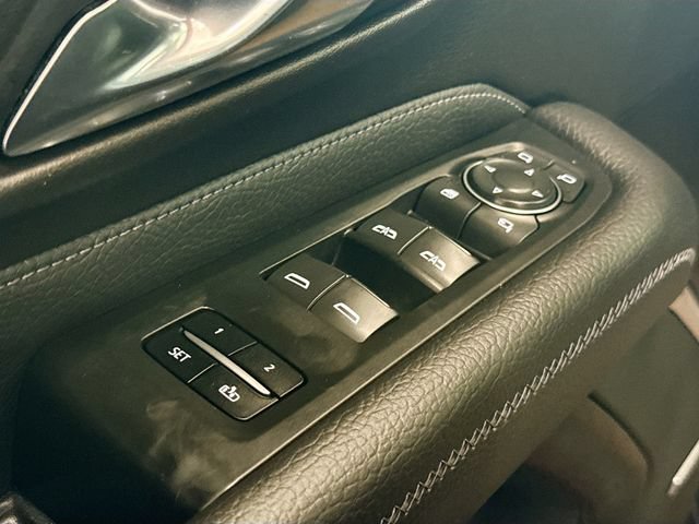 Used 2021 GMC Yukon XL Denali w/ Denali Premium Package AWD/4WD image 18