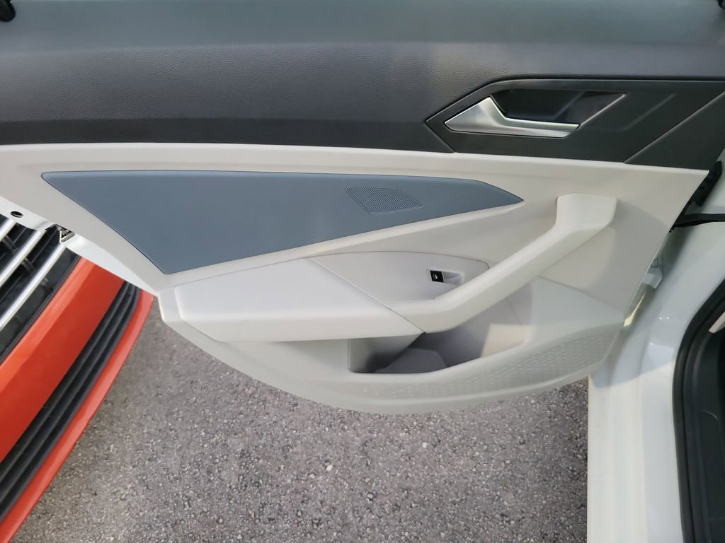 Used 2025 Volkswagen Jetta SE w/ Black Wheel Package image 7