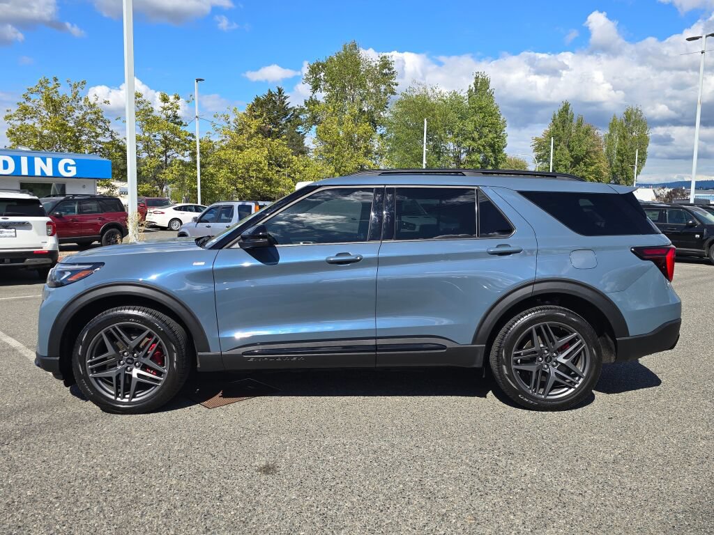 Certified 2025 Ford Explorer ST-Line w/ Premium Package AWD/4WD image 2