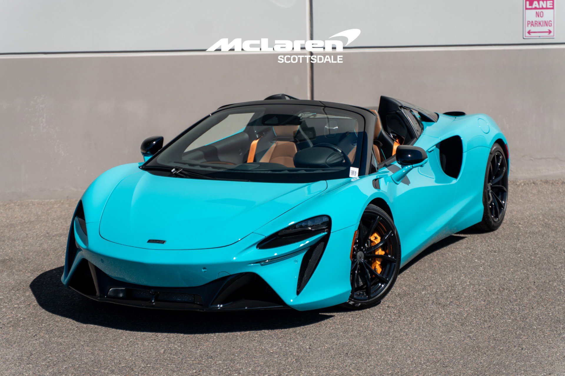 Used 2025 McLaren Artura Spider image 1